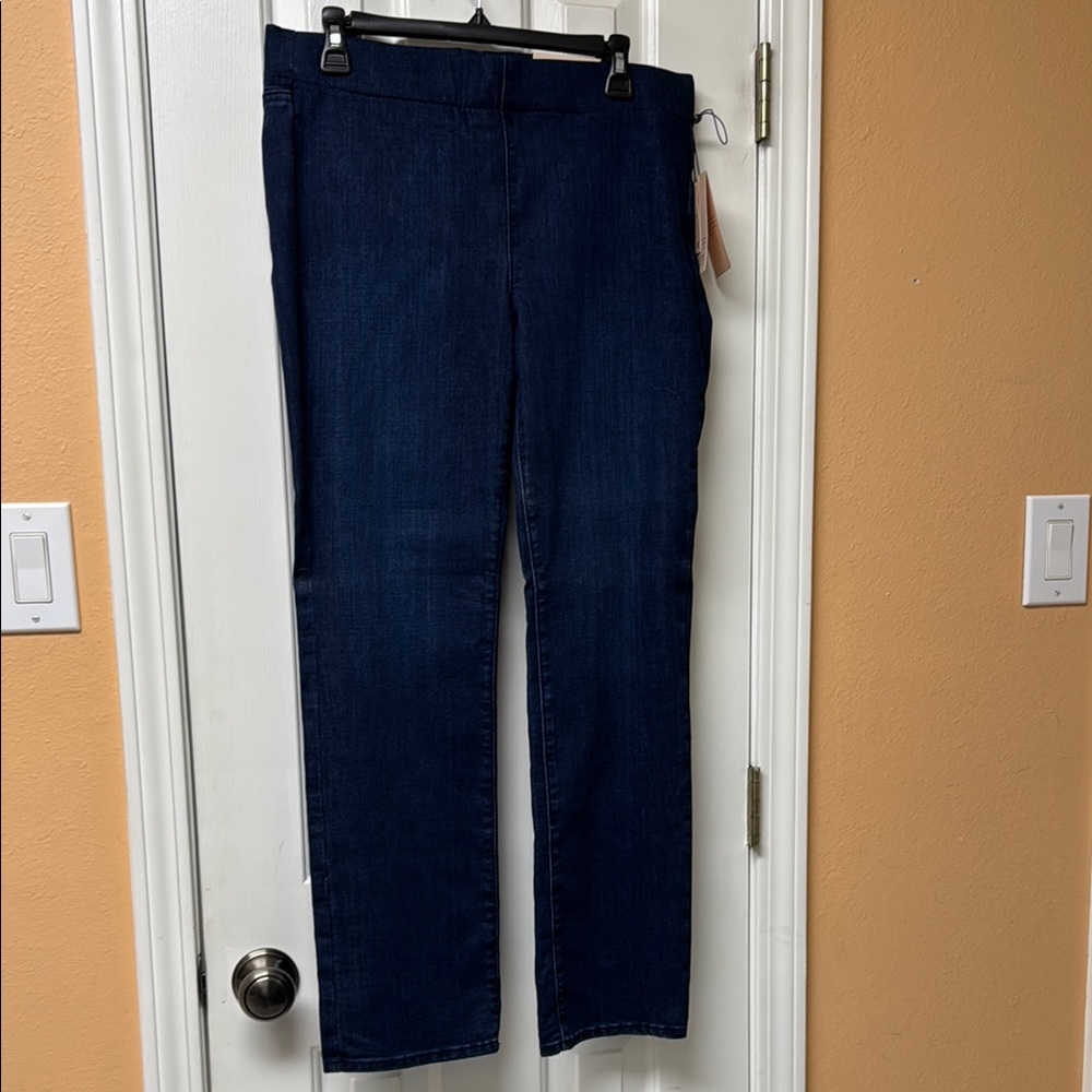 NYDJ Pull on Straight leg Jeans dark wash NEW